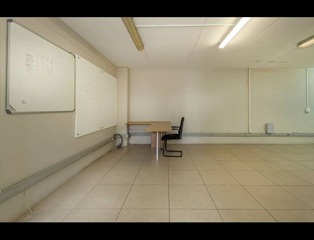 365M² SHOWROOM TO LET IN MALL INTERCHANGE